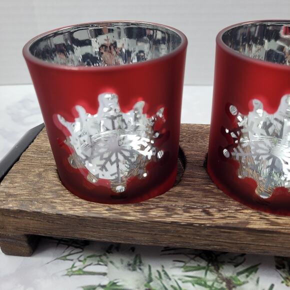 NWT Hallmark Faux Wood Tray with 3 Red Glass Snowflake Tealight Holders - Picture 3 of 11